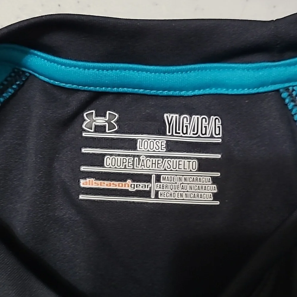 Under Armour Grey Shirt with Teal Blue Waffle Patterned Sleeves size Y-Large